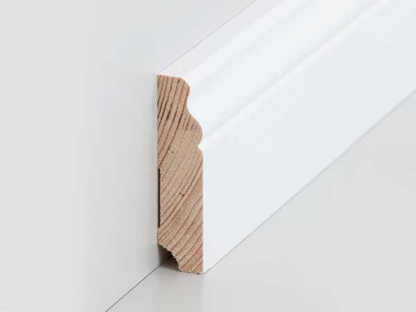 Profilierte Massivholz Kiefer Fußleiste, weiß lackiert (19x80mm)